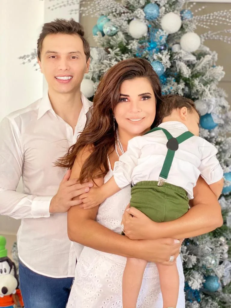 Mara Maravilha, o filho Benjamim e o marido, Gabriel Torres Mara Maravilha, o filho Benjamim e o marido, Gabriel Torres
