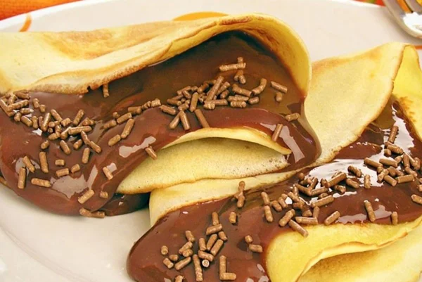 Panqueca com brigadeiro