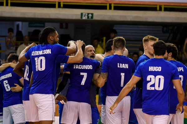 Cruzeiro vence russos e decide Mundial de Vôlei com time italiano