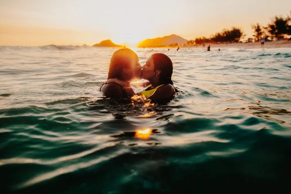 Dia do Beijo: veja as principais perguntas sobre o tema no Google
