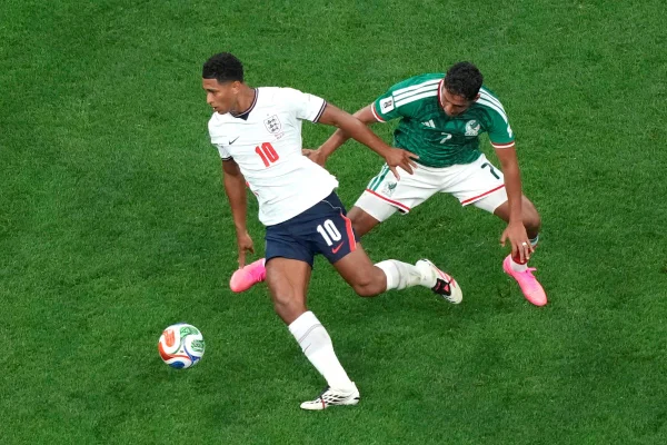Inglatera segue na frente contra o México por 2 x 1; siga