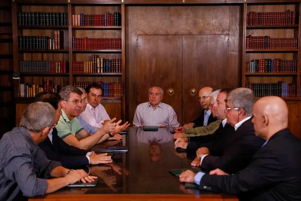 Temer se reune com deputados e ministros para debater a Previdência