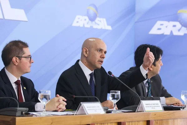 Aposentadoria de militar será tratada depois, diz Marcelo Caetano