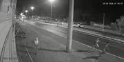 Após o ato, os três saem correndo Após o ato, os três saem correndo