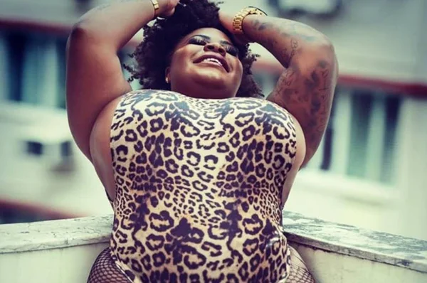 Jojo Todynho posta foto de maiô de oncinha: “Caia na folia”
