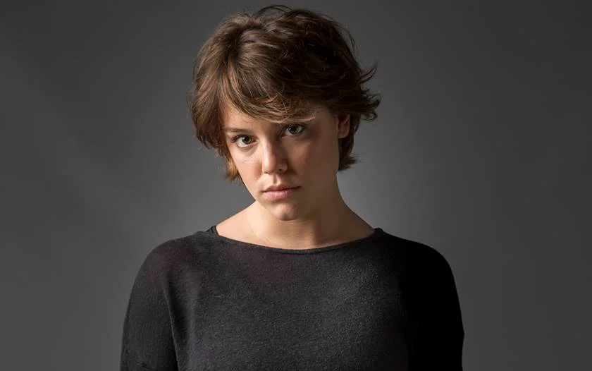 Maria ( Alice Wegmann ) Maria ( Alice Wegmann )