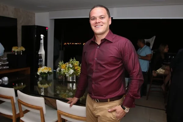 Advogado Ticiano Figueiredo celebra aniversário em festa