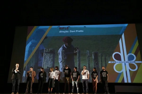 Sob novos protestos, Festival de Brasília exibe mais três filmes