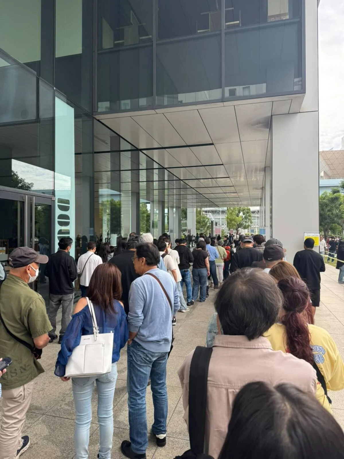 Brasileiros aguardam na fila para votar no primeiro turno das eleições de 2026 Brasileiros aguardam na fila para votar no primeiro turno das eleições de 2026