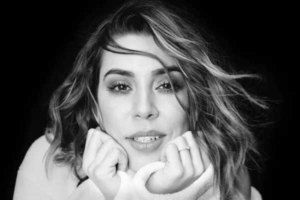Após show atrasar 3 horas, Naiara Azevedo é vaiada e faz desabafo