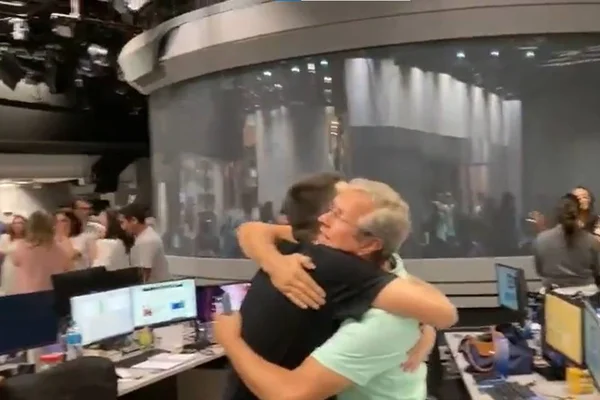 Jornalistas da Globo comemoram eleição de Lula - Metrópoles