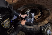Drogas apreendidas dentro de pneu de caminhão