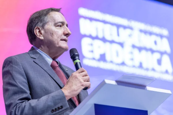 Foto mostra diretor da Opas, Jarbas Barbosa