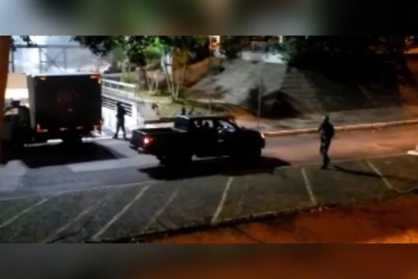 Vídeo. Treinamento da PM tem “explosões” e “roubo a banco” na Asa Sul