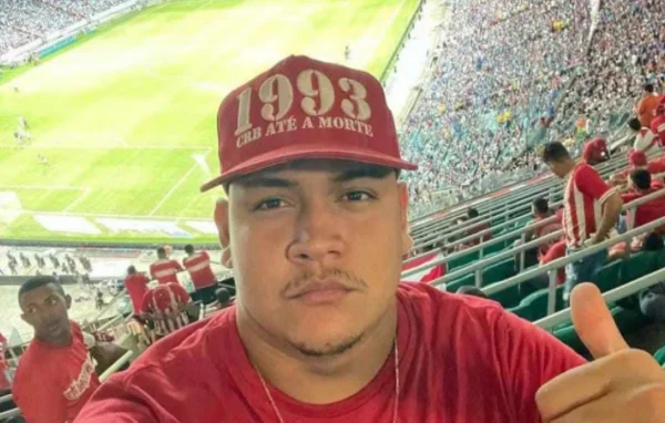 Imagem colorida de torcedor do CRB que foi assassinado- Metrópoles