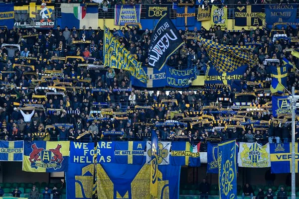 Hellas Verona sofre punição por cânticos racistas de seus torcedores