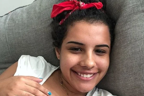 Morre blogueira que casou sozinha após término de relacionamento