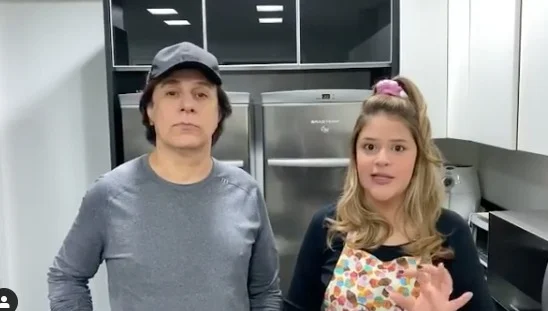 Imagem colorida de Tom Cavalcante e a filha Maria