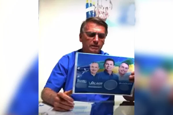 Jair Bolsonaro pede voto para Valmir de Francisquinho, que teve candidatura barrada