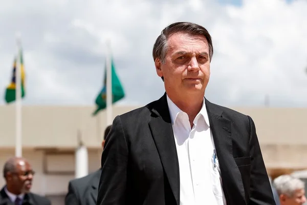 Bolsonaro quebra protocolo e vai ao Muro das Lamentações com Netanyahu