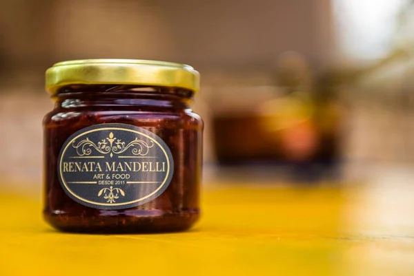 De champanhe ao ouro: conheça as criativas geleias de Renata Mandelli