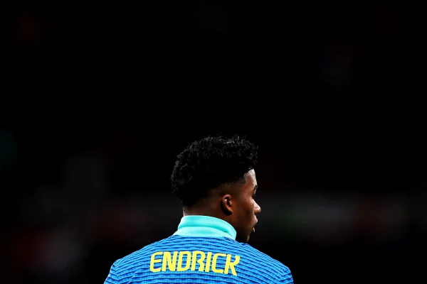 Foto colorida de Endrick - Metrópoles