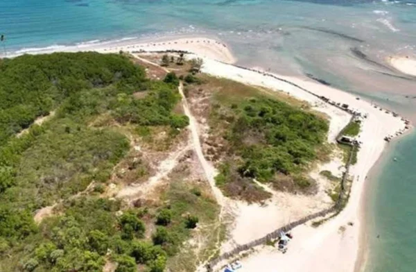 O “muro da discórdia” que privatizou paraíso no litoral de Pernambuco