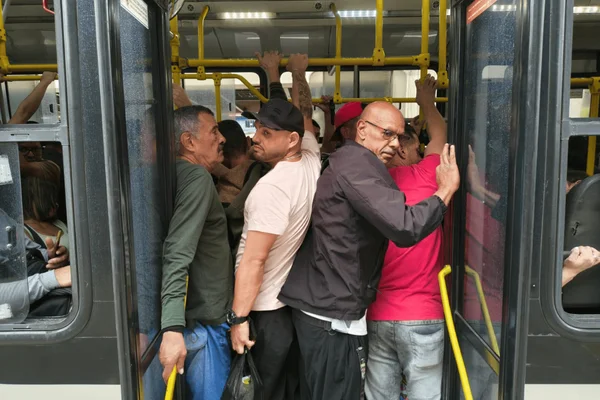 Linha 15-Prata é parcialmente fechada após acidente com guindaste - destaque galeria Linha 15-Prata é parcialmente fechada após acidente com guindaste - destaque galeria