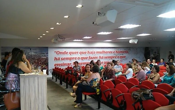 Professores aposentados planejam novas manifestações