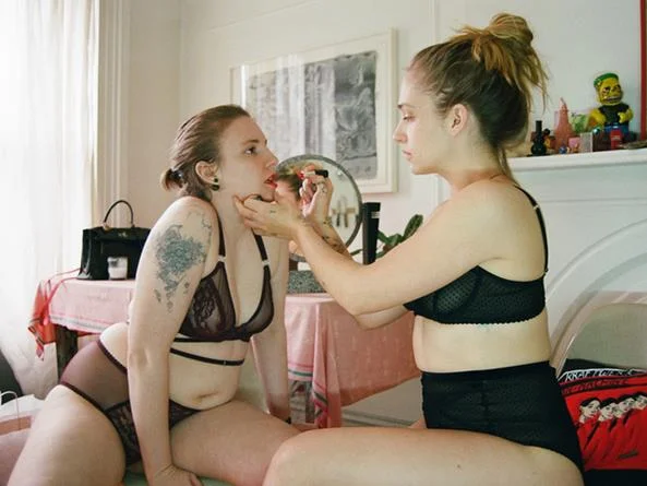 Lena Dunham participa de campanha sem retoques para marca de lingerie - destaque galeria