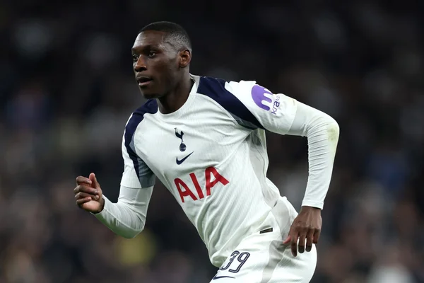 Liverpool busca substituto de Salah e aposta em atacante do Tottenham