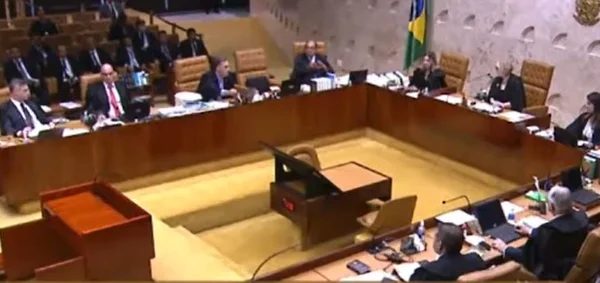 Advogado de deputado alvo de Moraes falta em julgamento do STF