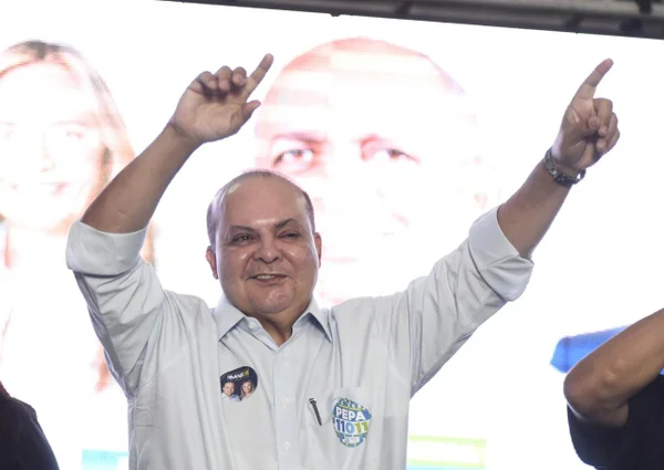 Ibaneis Rocha durante agenda de campanha à reeleição no DF