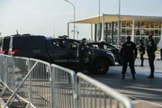 Duas faixas do Eixo Monumental foram bloqueadas na manhã desta terça-feira (15/9) em frente ao Supremo Tribunal Federal Duas faixas do Eixo Monumental foram bloqueadas na manhã desta terça-feira (15/9) em frente ao Supremo Tribunal Federal