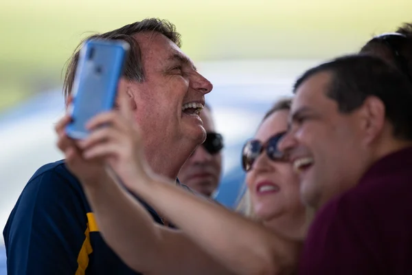A mídia não gosta de Bolsonaro. Mas ele não pode reagir como faz