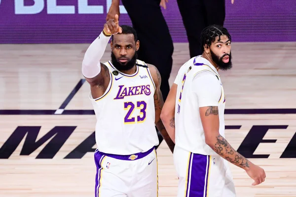 Lakers vencem Heat, fecham série em 4 x 2 e conquistam o 17º título da NBA