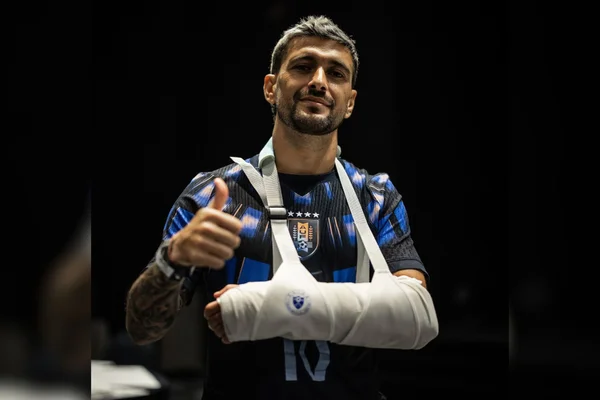 Seleção uruguaia presta apoio a Arrascaeta após lesão: “Voltará”