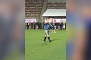 Governador Tarcísio de Freitas (Republicanos) sente contusão e pede para deixar jogo de futebol durante evento na Arena Pacaembu