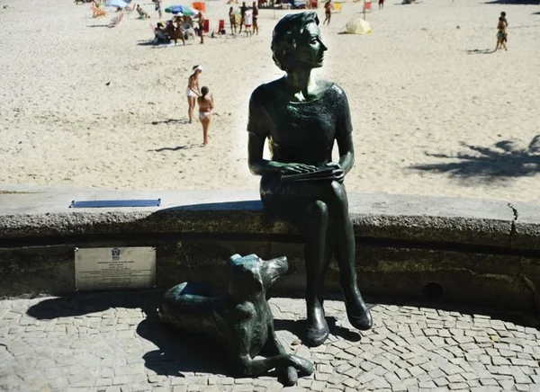 Clarice Lispector ganha estátua no Rio de Janeiro