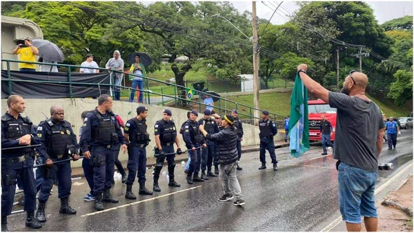 Vídeo: Guarda Municipal desmonta acampamento bolsonarista em BH