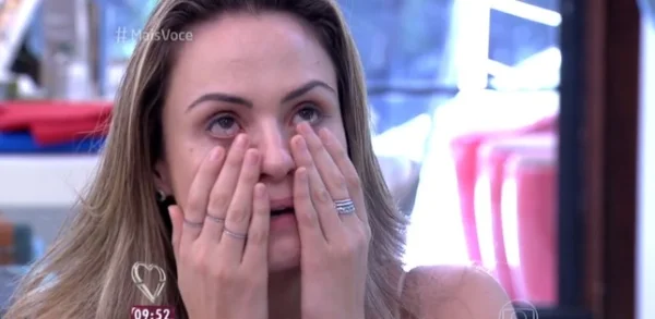 No ‘Mais Você’, ex-BBB Ana Paula comenta tapa em Renan que culminou em expulsão