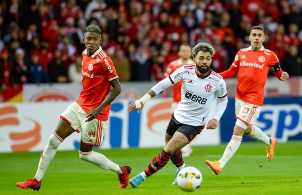 Imagem colorida de Gabigol contra o Internacional