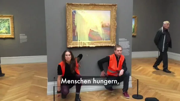 Ativistas jogam purê de batata em quadro de Monet e colam suas mãos à parede em museu - Metrópoles