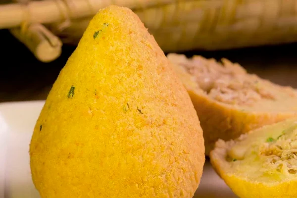 Coxinha de jaca é opção vegana para salgado tradicional. Veja receita