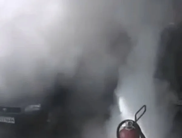 Vídeo: desde a noite de sábado, incêndio atinge fábrica no ABC, em SP