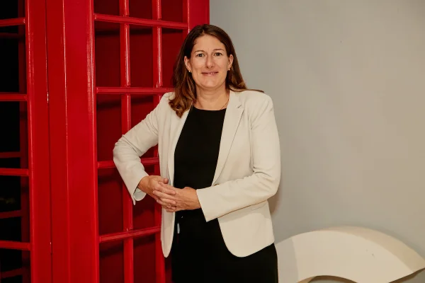 Stephanie Al-Qaq, embaixadora do Reino Unido no Brasil