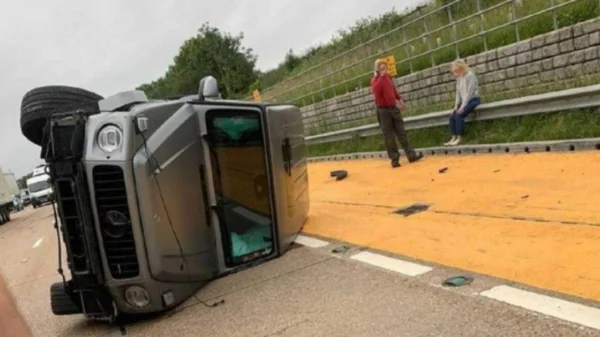 Jogador do Arsenal capota o carro em grave acidente de trânsito