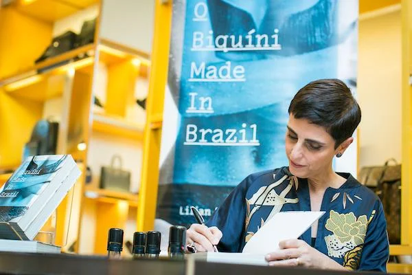 Lilian Pacce lança livro sobre o biquíni na Louis Vuitton de Brasília - imagem 3 Lilian Pacce lança livro sobre o biquíni na Louis Vuitton de Brasília - imagem 3