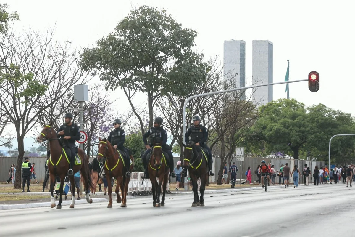 Cavalaria da PMDF fazendo ronda Cavalaria da PMDF fazendo ronda