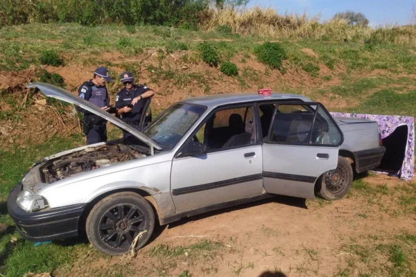 carro batido parado